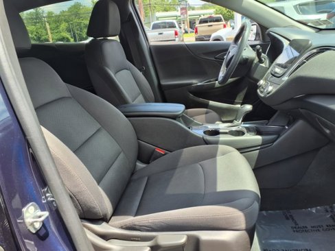 Used 2017 Chevrolet Malibu LT image 13