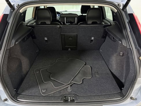 Used 2021 Volvo XC40 T5 Momentum image 79