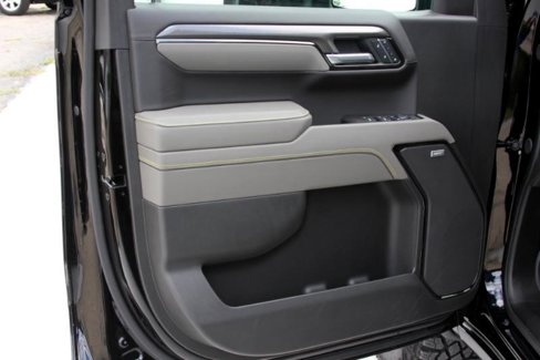 Used 2025 Chevrolet Silverado 1500 ZR2 w/ Technology Package image 19