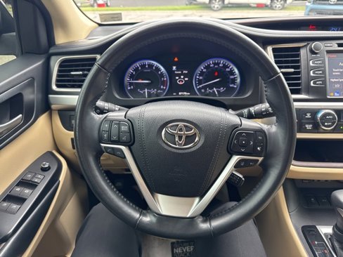 Used 2019 Toyota Highlander XLE image 15