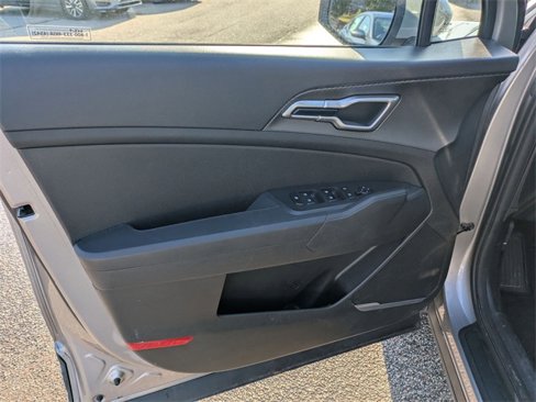 Used 2023 Kia Sportage LX image 11