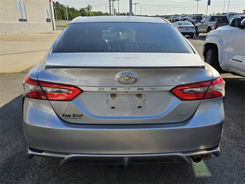 Used 2018 Toyota Camry SE image 6