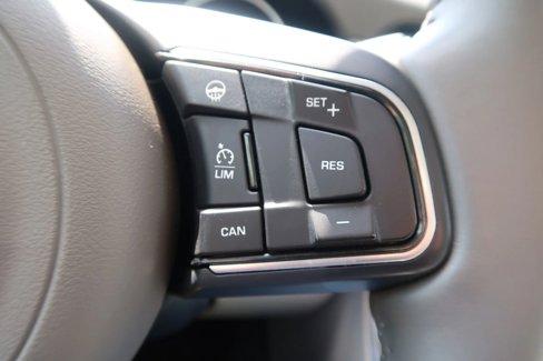 Used 2017 Jaguar XF Prestige image 38