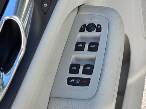 Used 2019 Volvo S60 T5 Inscription image 25