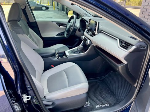 Used 2019 Toyota RAV4 Limited image 9