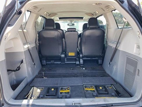 Used 2014 Toyota Sienna SE image 25