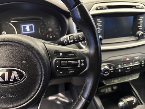 Used 2017 Kia Sorento LX w/ LX Convenience Package image 18