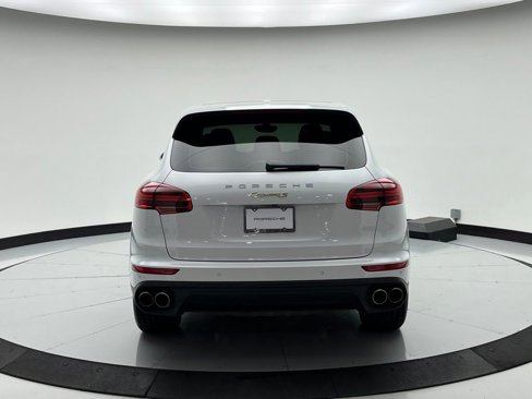 Used 2015 Porsche Cayenne S image 10
