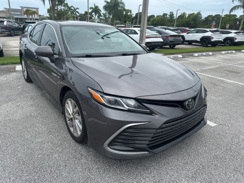 Used 2023 Toyota Camry LE image 3