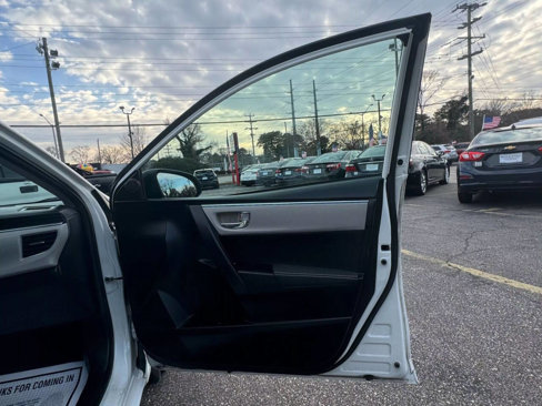Used 2016 Toyota Corolla L image 18