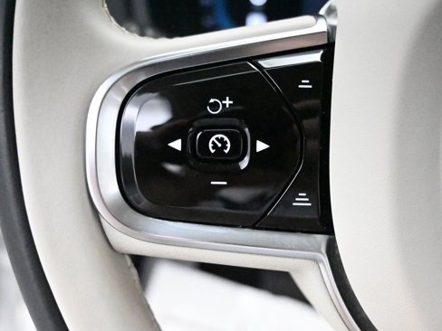 Certified 2024 Volvo XC90 B6 Ultimate w/ Protection Package Premier image 17