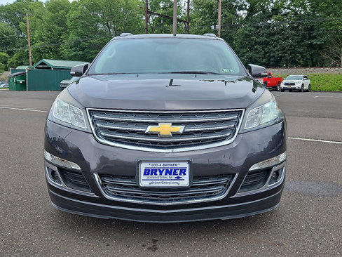 Used 2017 Chevrolet Traverse LT w/ Style and Technology Package image 2