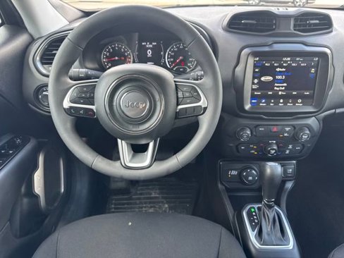Used 2023 Jeep Renegade Latitude image 19