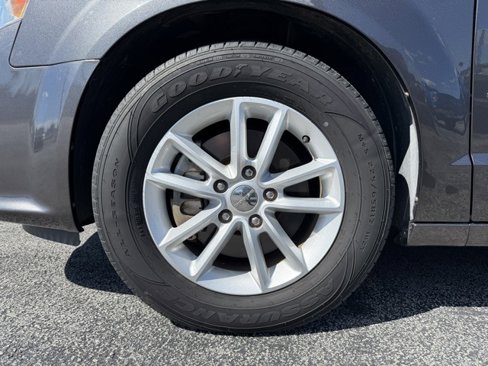 Used 2016 Dodge Grand Caravan SXT image 9