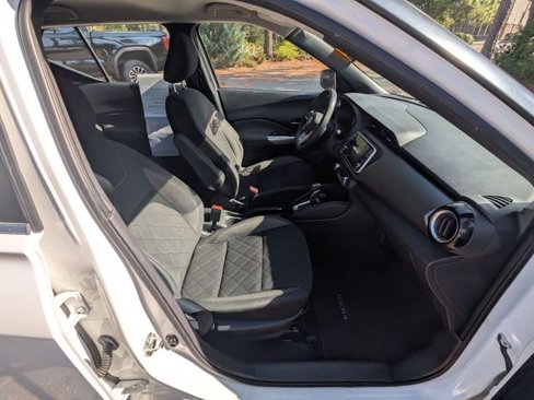 Used 2020 Nissan Kicks SV image 12