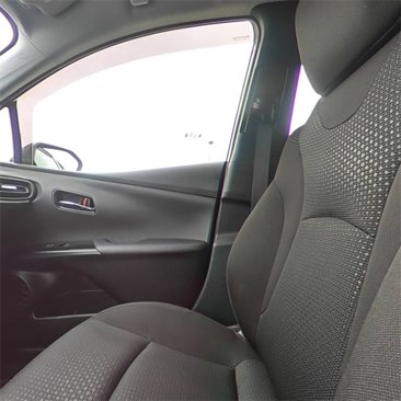 Used 2021 Toyota Prius LE image 24