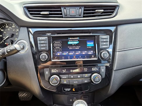 Used 2018 Nissan Rogue SV w/ Premium Package image 18