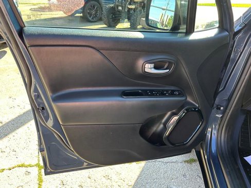 Certified 2023 Jeep Renegade Altitude w/ Convenience Group I image 7