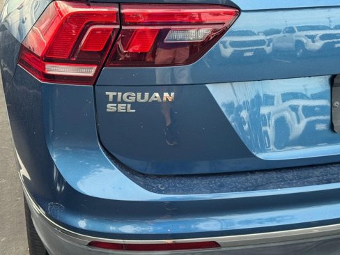 Used 2018 Volkswagen Tiguan SEL Premium image 4