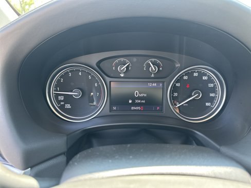 Used 2020 Buick Enclave Essence w/ LPO, Luxury Package image 28