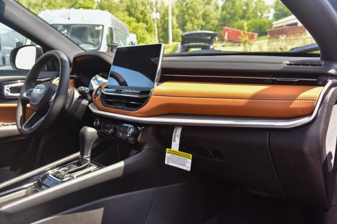 New 2025 Jeep Compass Limited w/ Sun and Sound Group image 10