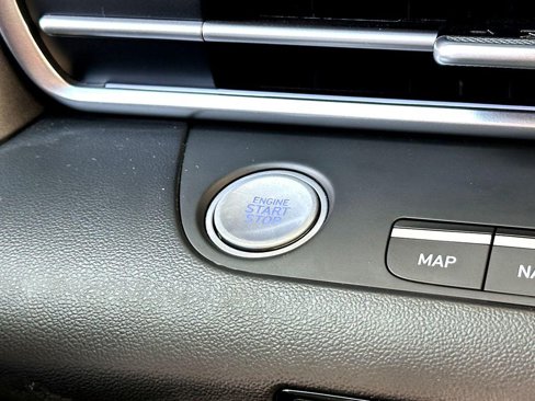 Used 2024 Hyundai Elantra SEL image 21
