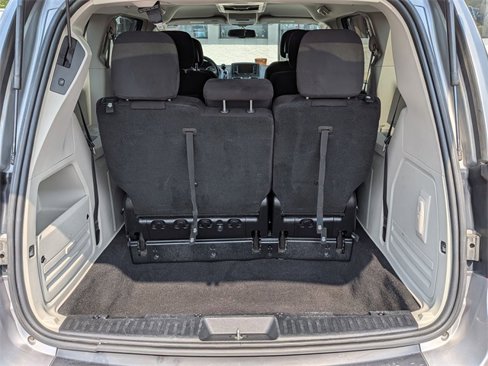 Used 2014 Chrysler Town & Country Touring image 25