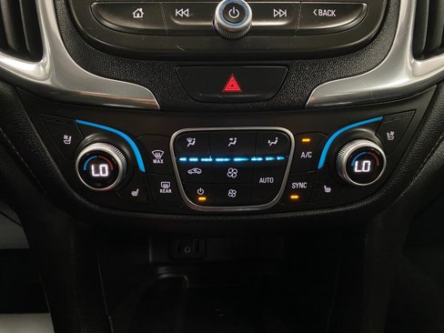 Used 2018 Chevrolet Equinox Premier image 27
