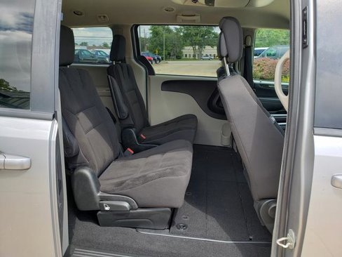 Used 2017 Dodge Grand Caravan SE w/ Power Window Group image 17