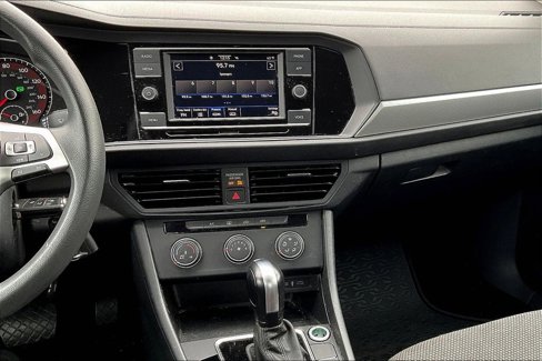 Used 2020 Volkswagen Jetta S image 9