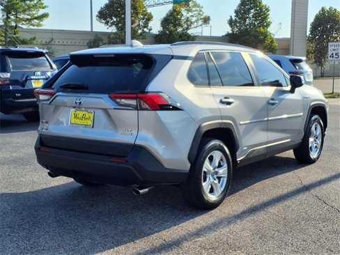 Used 2021 Toyota RAV4 XLE image 2