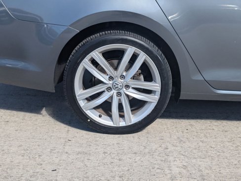 Used 2017 Volkswagen Golf SEL image 11