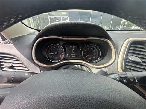 Used 2015 Jeep Cherokee Latitude image 10