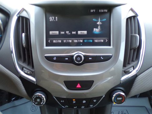 Used 2017 Chevrolet Cruze LT image 29