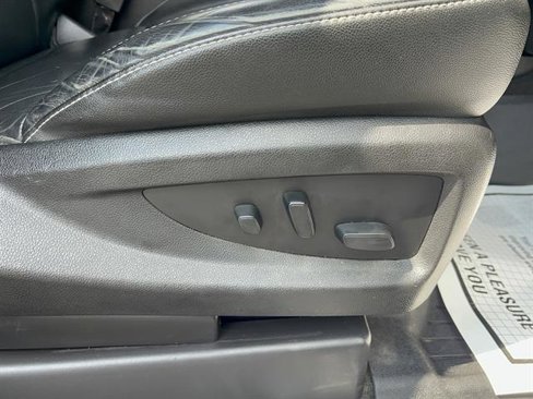 Used 2018 Chevrolet Suburban LT image 19