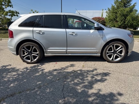 Used 2011 Ford Edge Sport w/ Driver Entry Pkg image 4