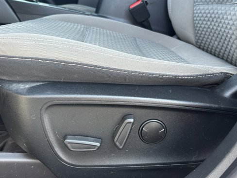 Used 2020 Ford Escape SE image 18