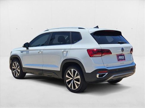 Used 2022 Volkswagen Taos SE w/ Panoramic Sunroof Package image 8