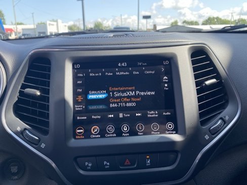 Used 2023 Jeep Cherokee Altitude Lux image 28