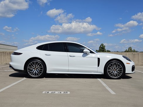 Certified 2021 Porsche Panamera image 9