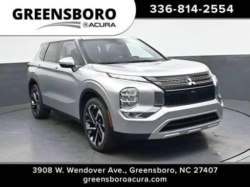 Used 2024 Mitsubishi Outlander SE image 1