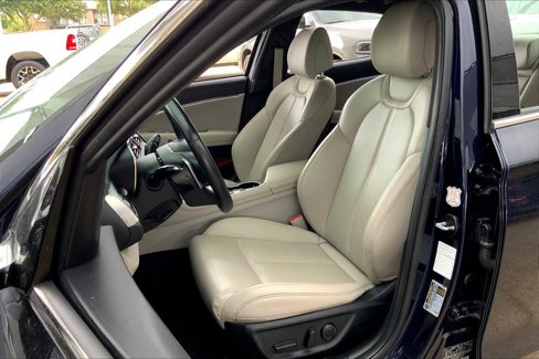 Used 2023 Genesis G70 2.0T image 7