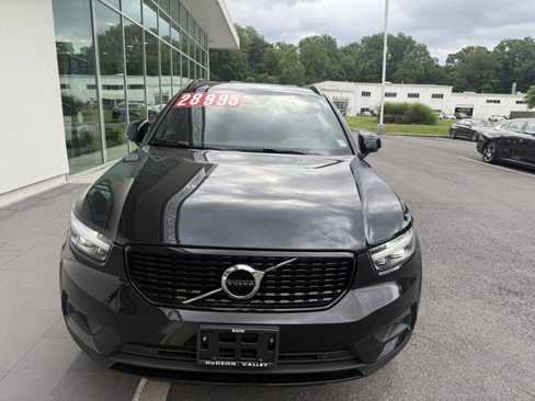 Used 2021 Volvo XC40 T5 R-Design w/ Climate Package image 4