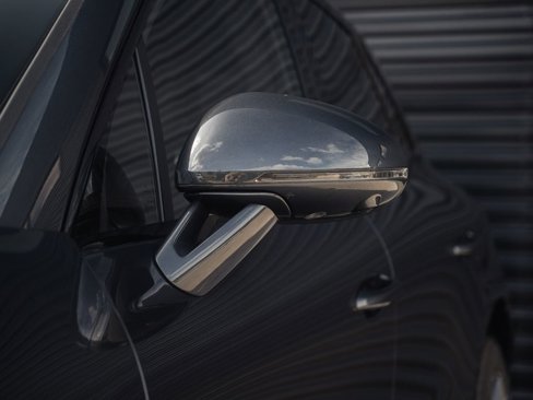 Certified 2025 Porsche Macan image 10