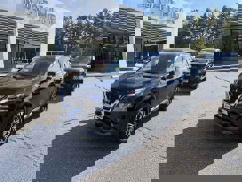 Used 2023 Nissan Rogue SV image 3
