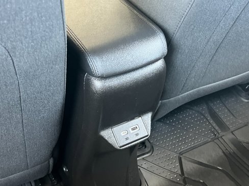 Used 2022 Chevrolet Bolt EUV LT w/ Driver Confidence Package image 14