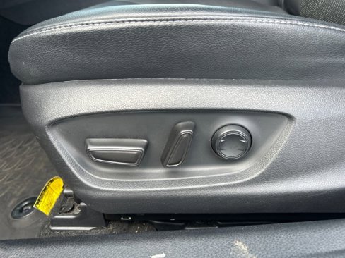 Used 2020 Toyota Camry XSE image 18