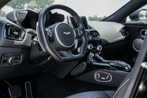 Used 2023 Aston Martin V8 Vantage Coupe image 3