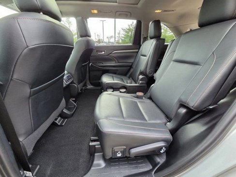 Used 2019 Toyota Highlander Limited Platinum image 4