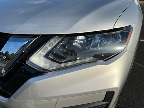 Used 2018 Nissan Rogue SV w/ Premium Package image 30